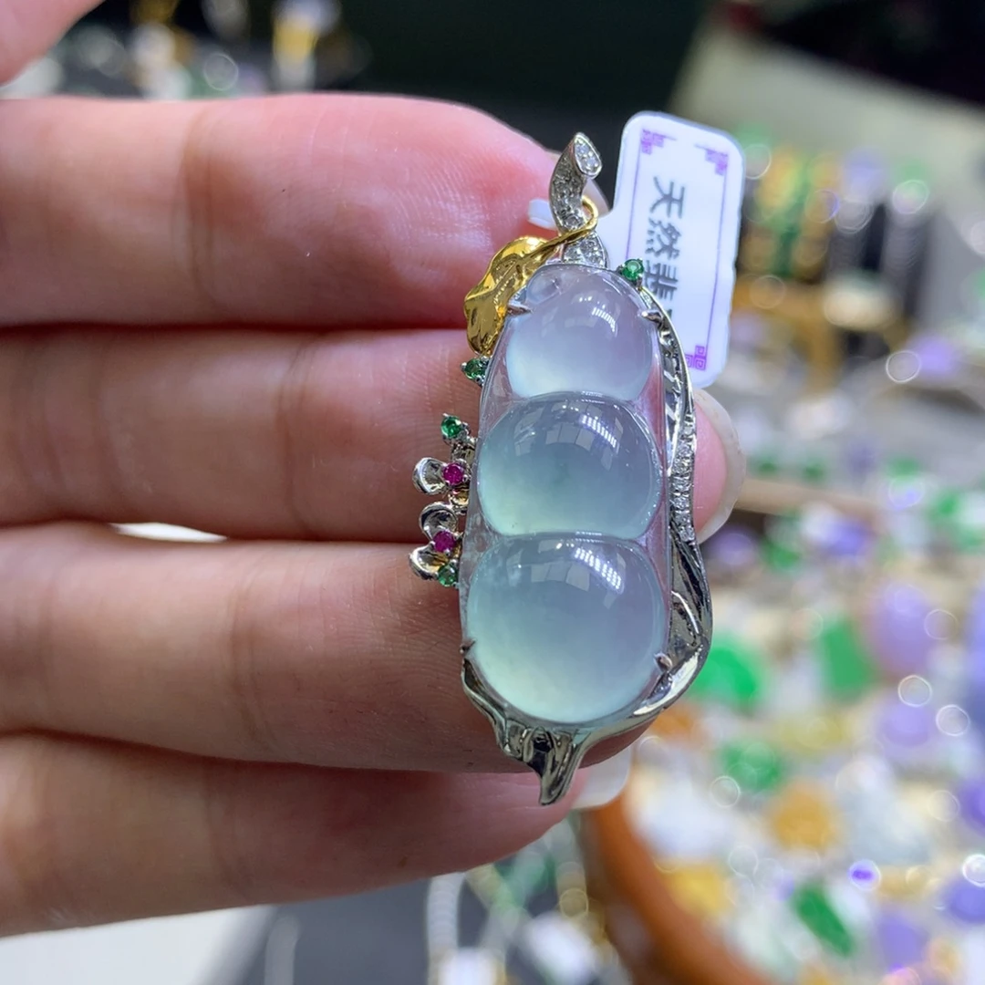 颈饰18K金镶嵌翡翠