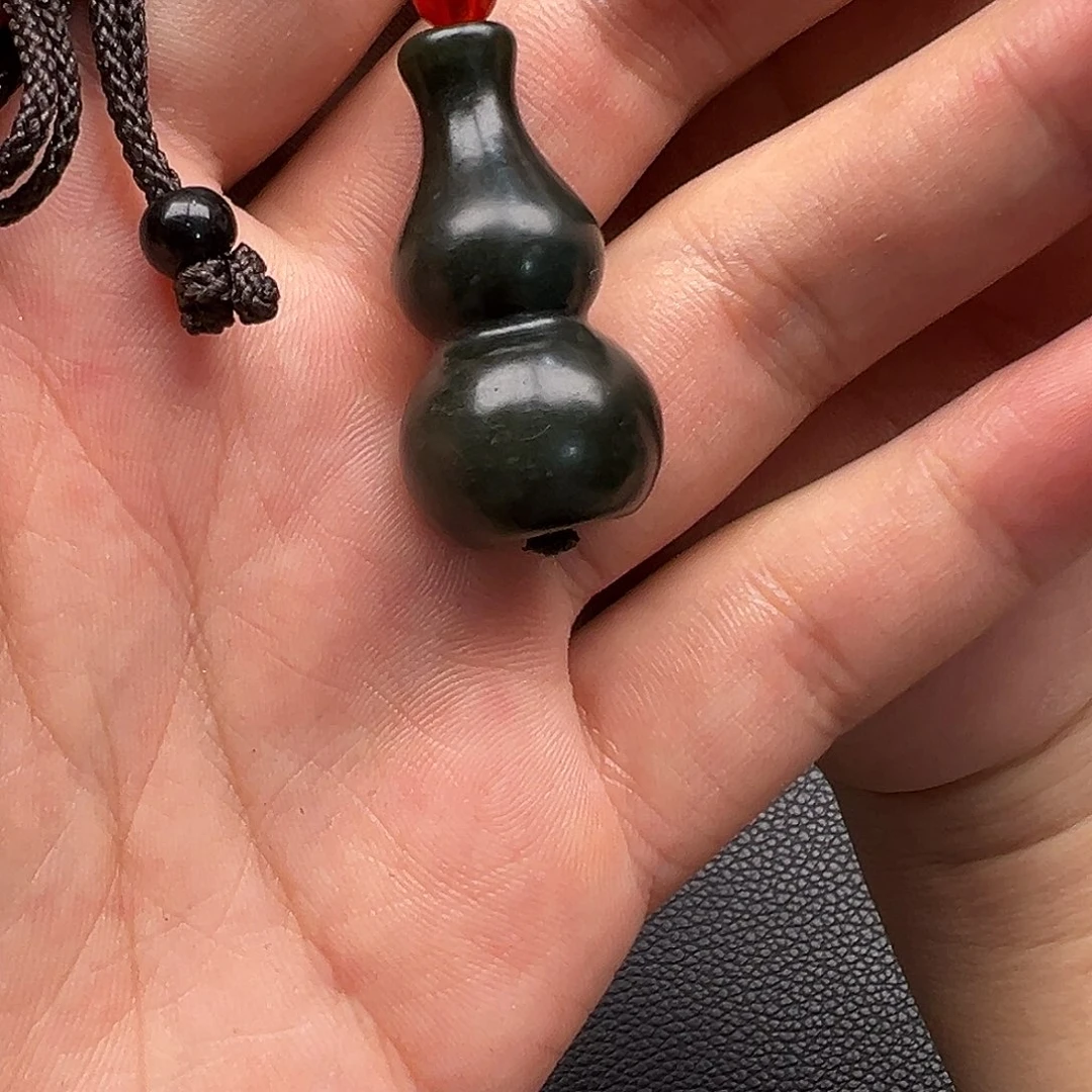 和田玉未镶嵌颈饰葫芦