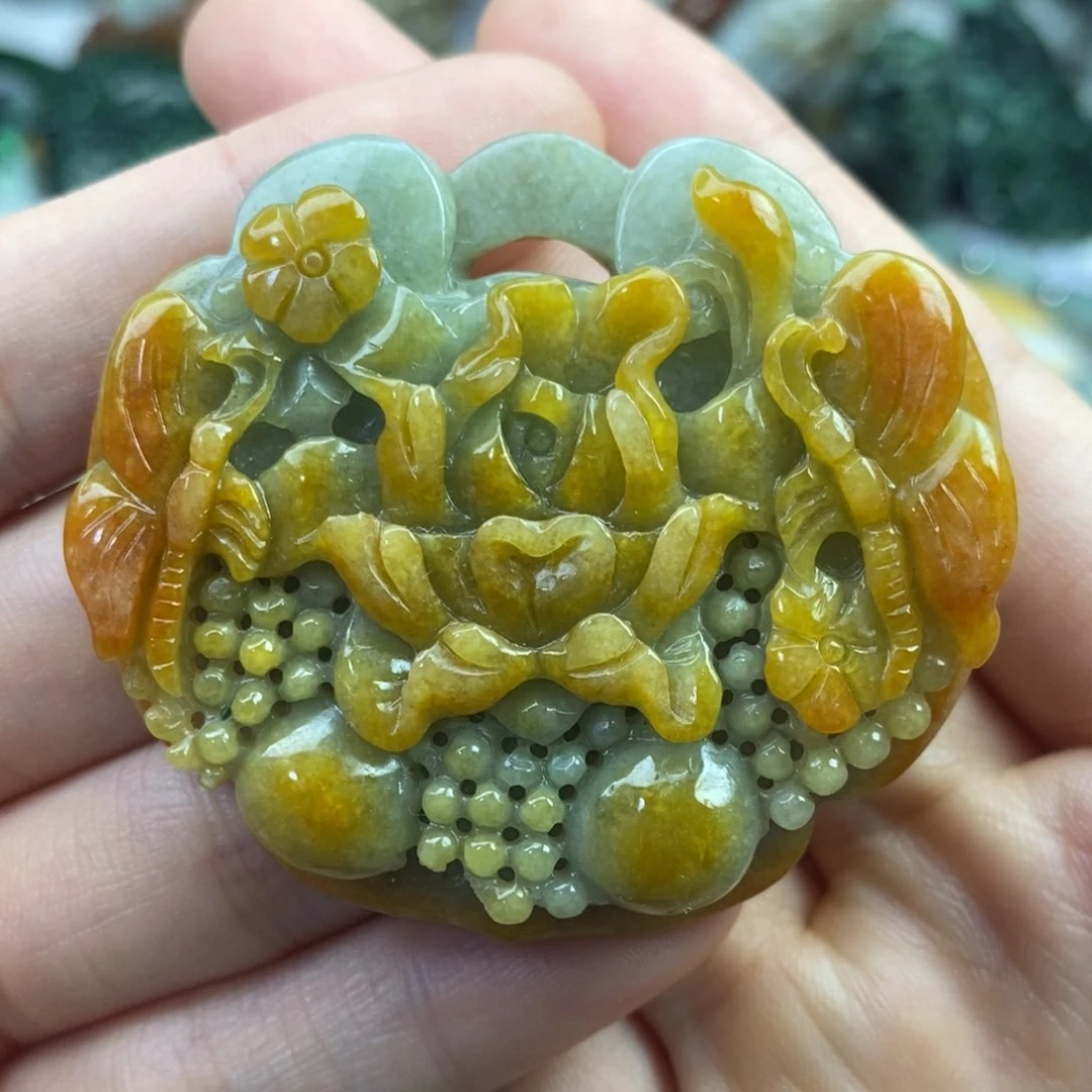 翡翠未镶嵌颈饰小*花