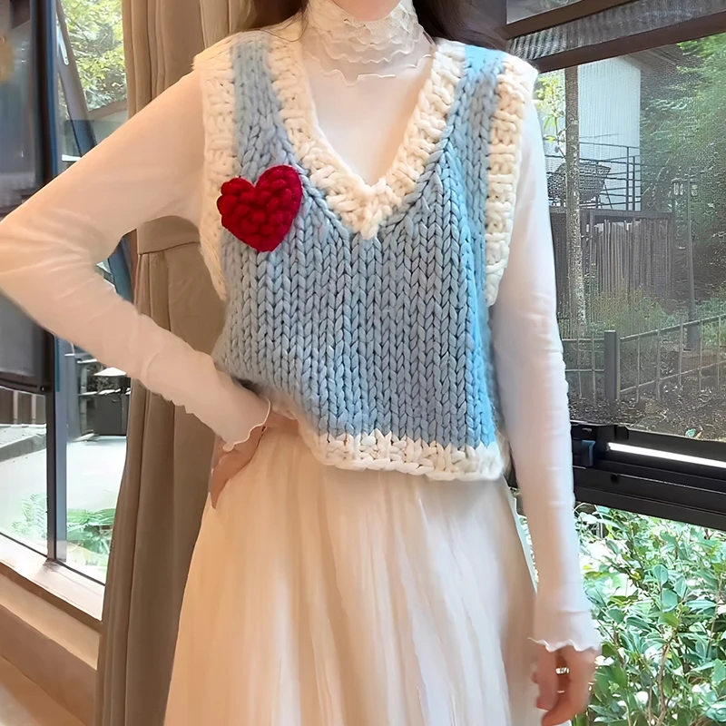2025冬季新款法式气质温柔风手工编织V领爱心针织马甲毛衣背心女