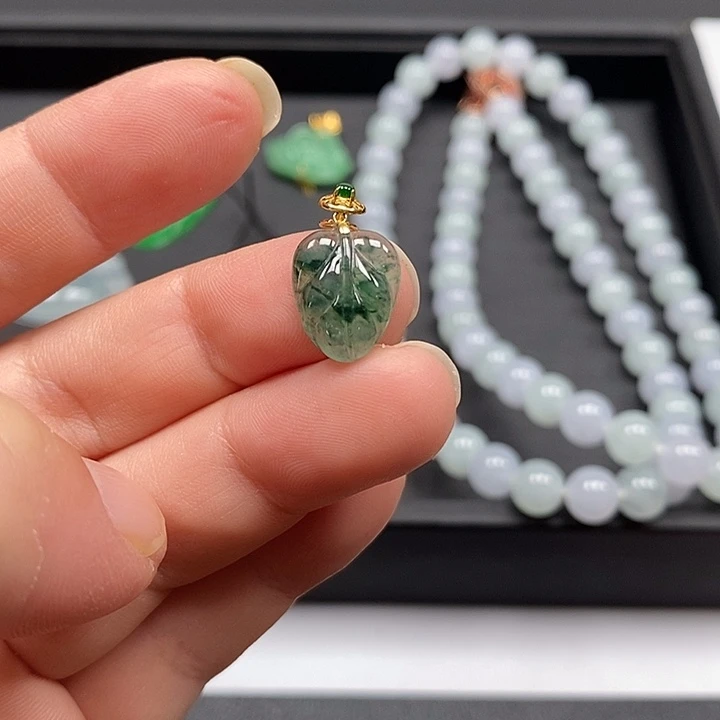 颈饰未镶嵌翡翠叶子