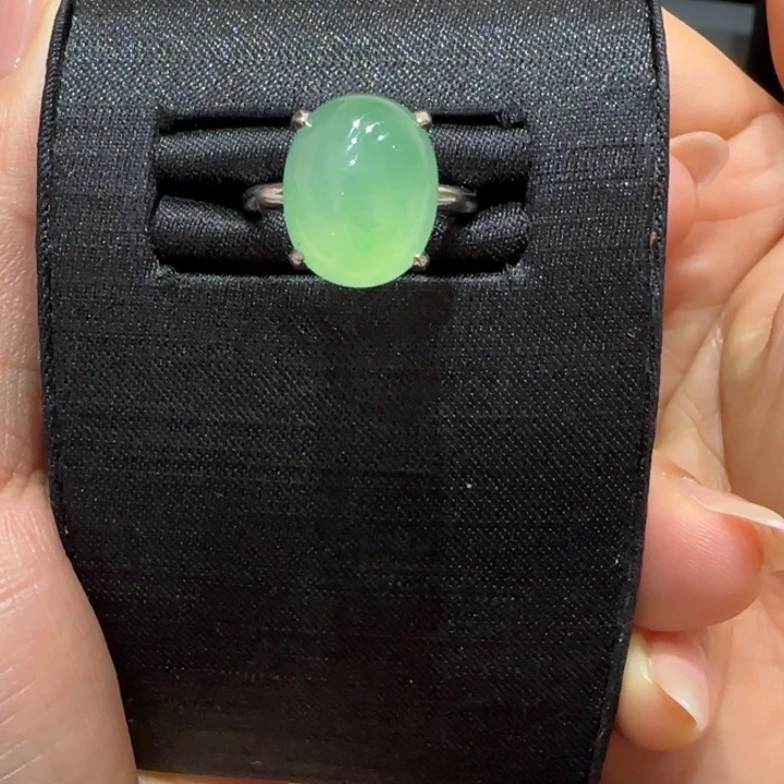翡翠戒指18K金镶嵌L蛋面