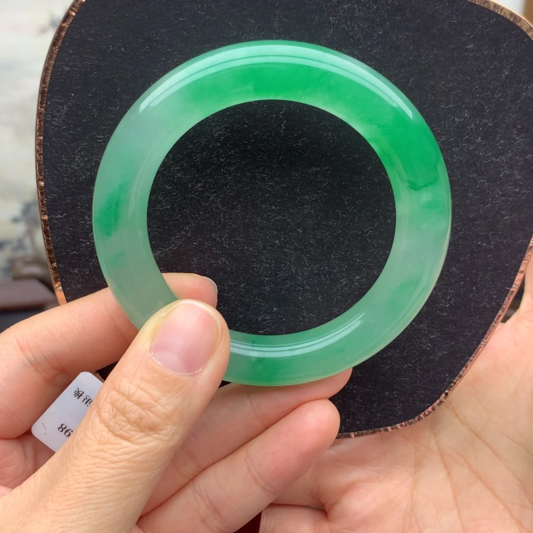 石英质玉手镯未镶嵌茹