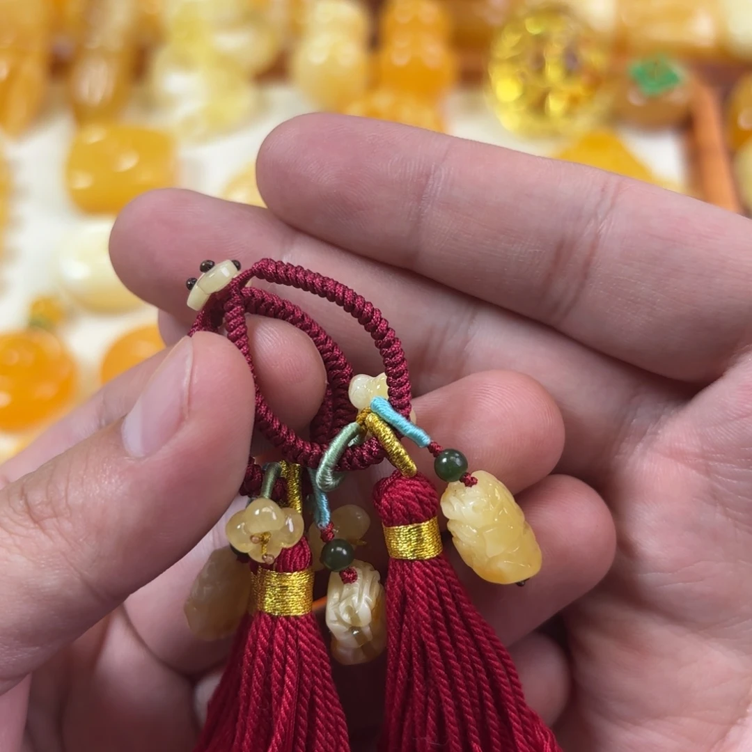 蜜蜡未镶嵌裸石貔貅