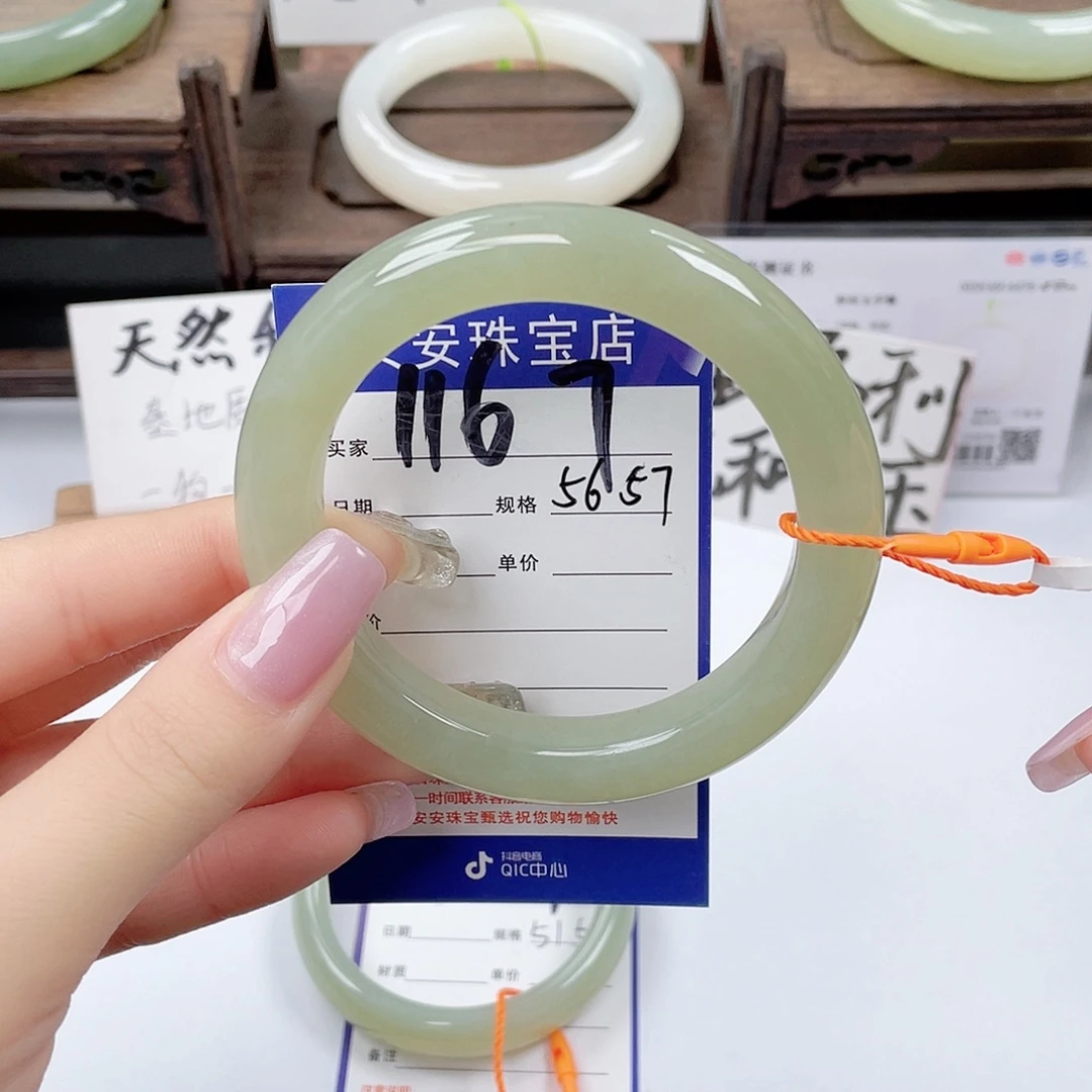 和田玉未镶嵌手镯