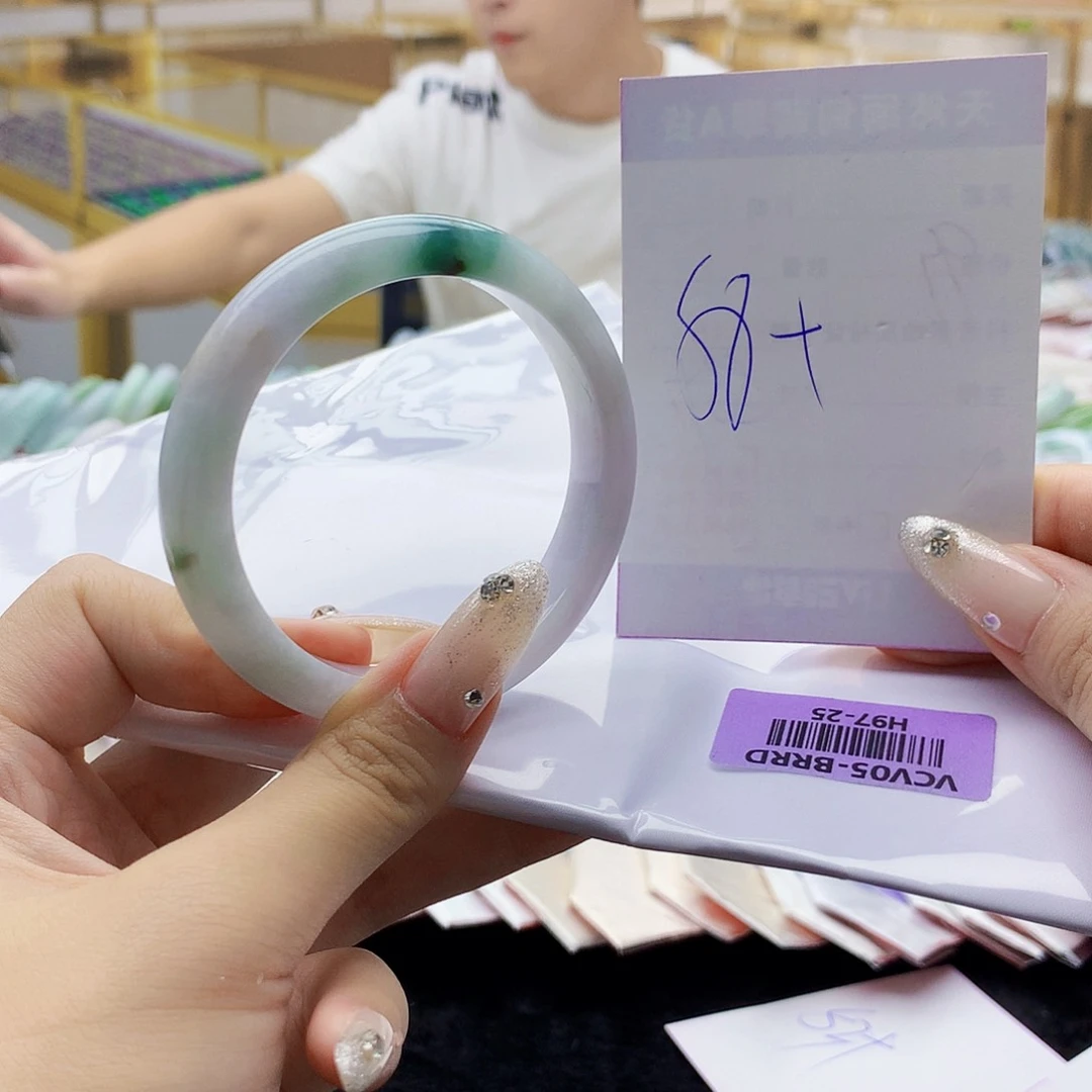 翡翠手镯未镶嵌0……