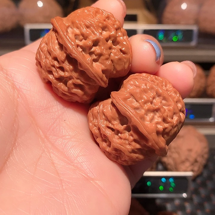 文玩核桃把件金锭元宝