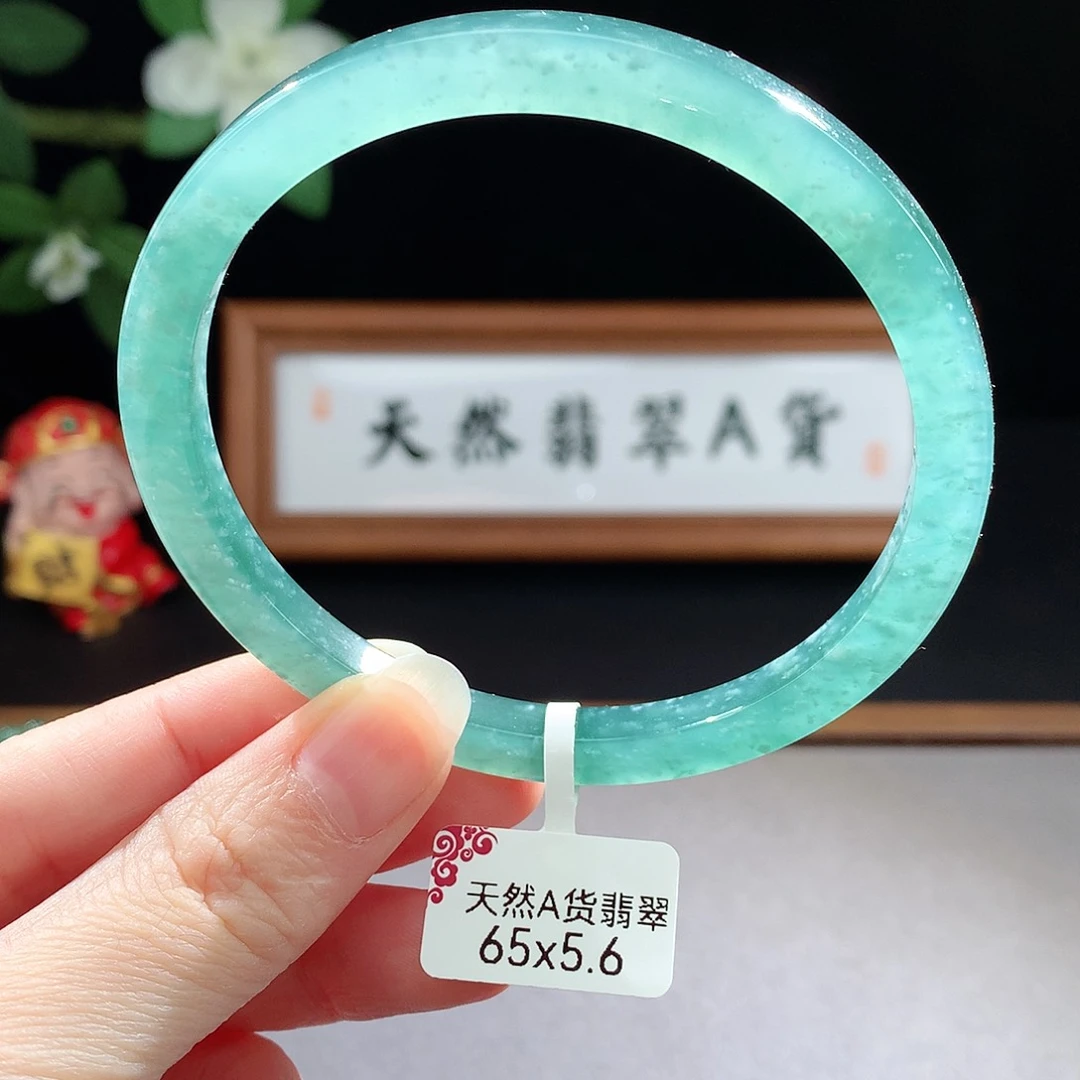 未镶嵌手镯（圆镯）翡翠