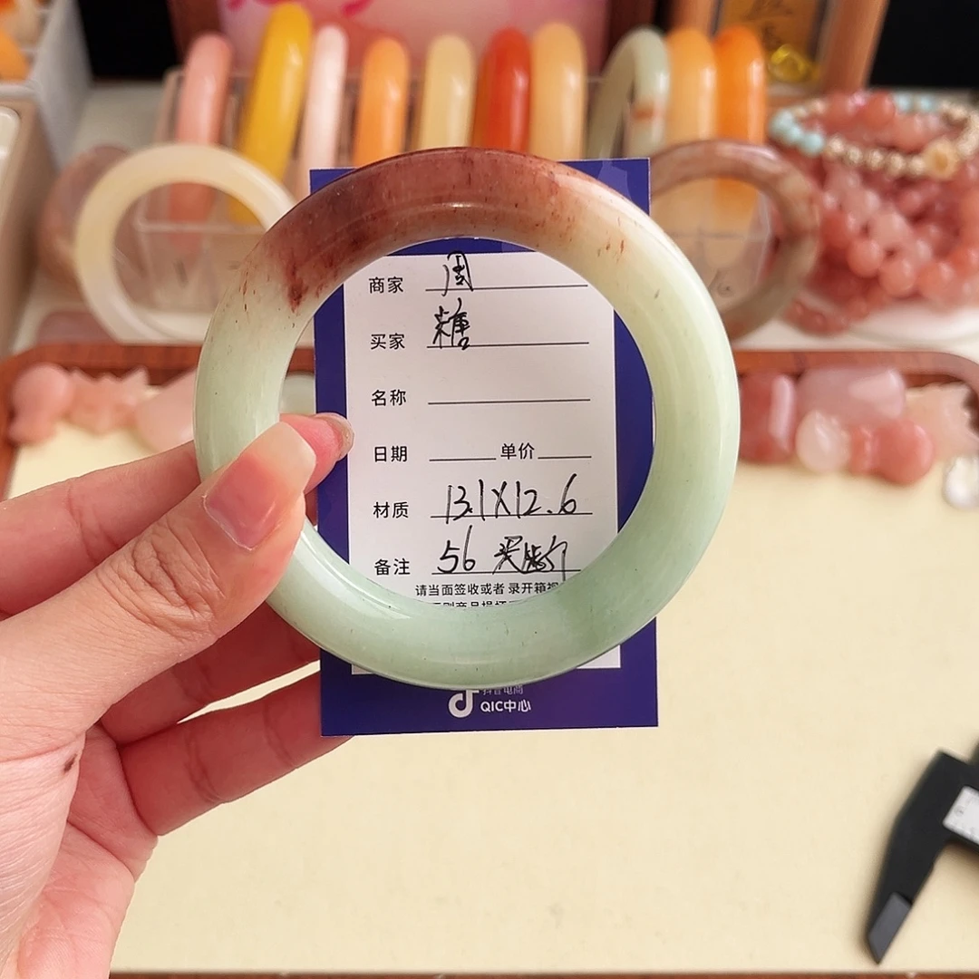 薄****石英质玉未镶嵌手镯