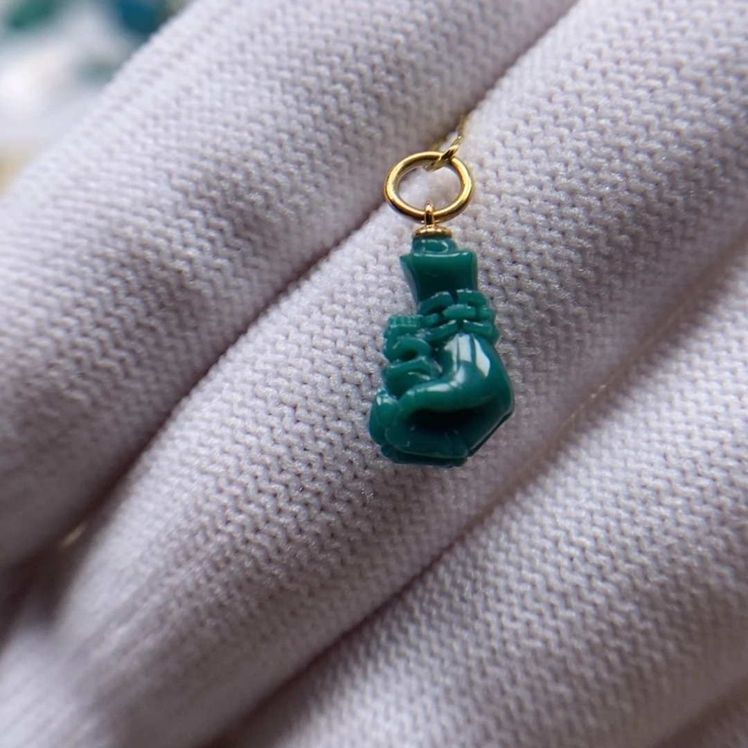 绿松石18K金镶嵌珠宝奇石魔手侧挂7.9mm