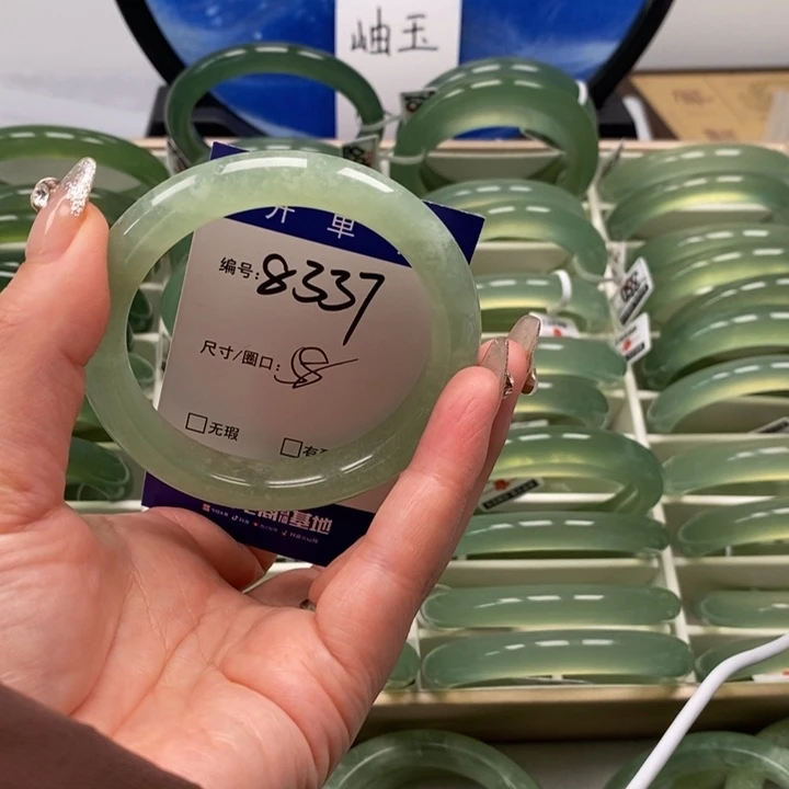 蛇纹石玉手镯未镶嵌武