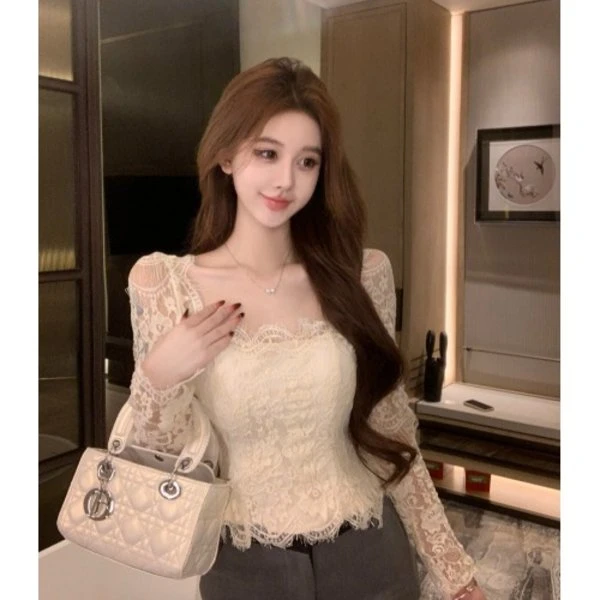 纯欲风米色方领长袖蕾丝衫女春季修身收腰内搭设计感短款打底上衣