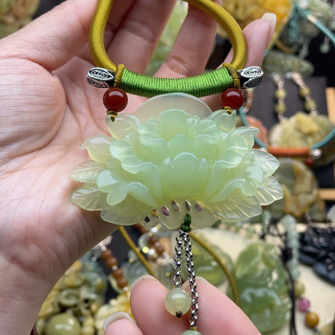 蛇纹石玉颈饰未镶嵌