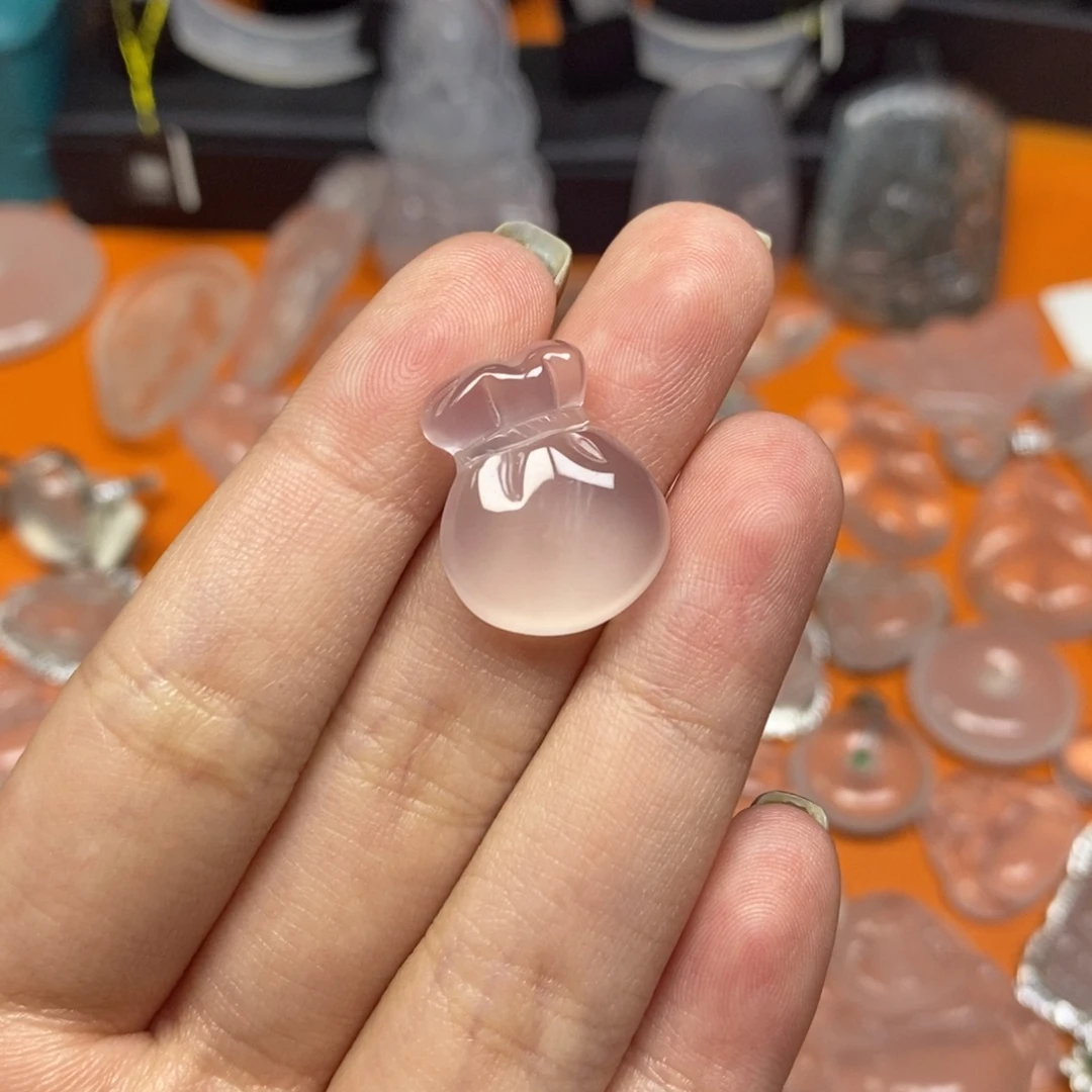 石英质玉未镶嵌颈饰