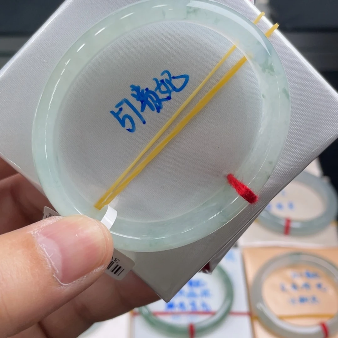 翡翠手镯未镶嵌翡翠手镯