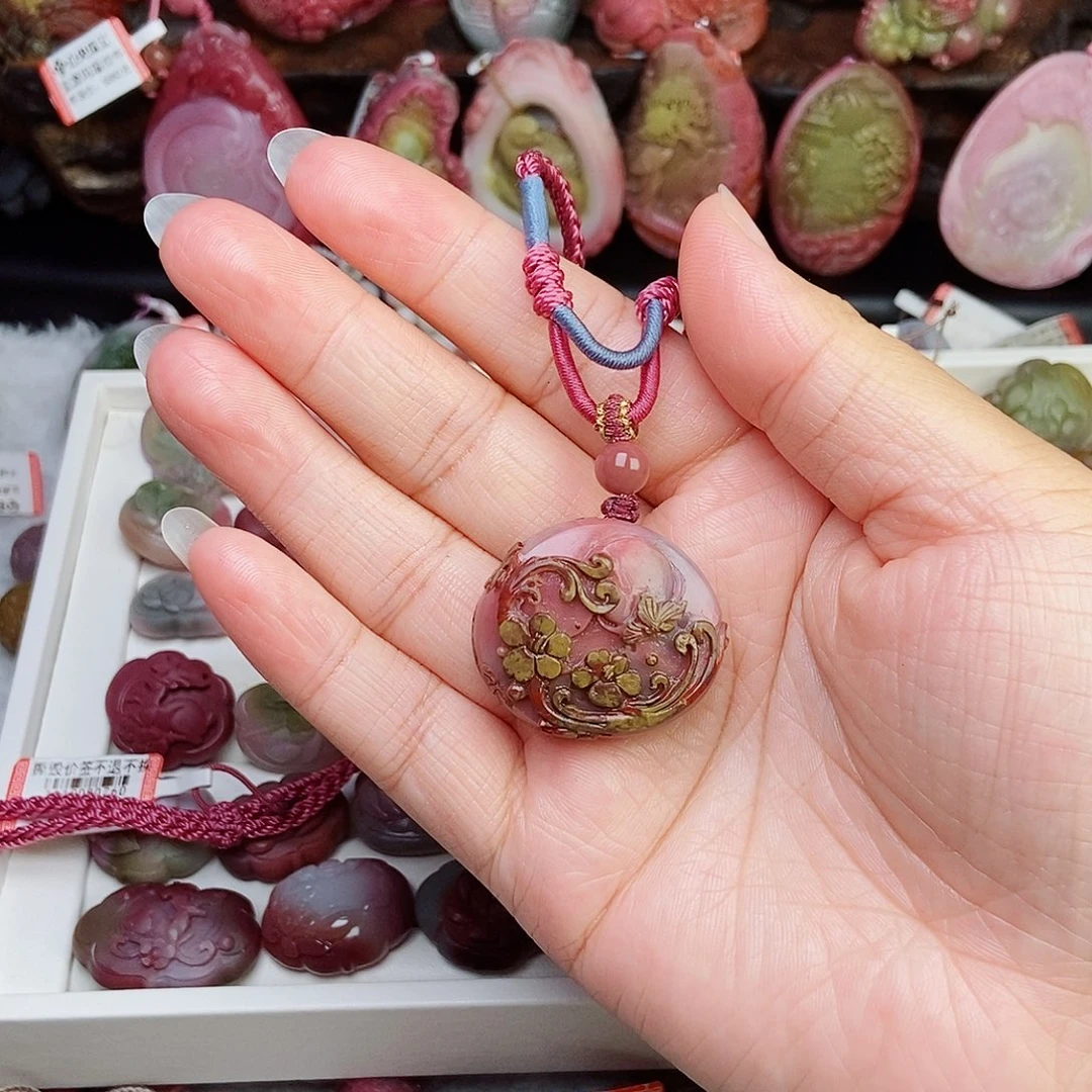 颈饰未镶嵌石英质玉(盐源)