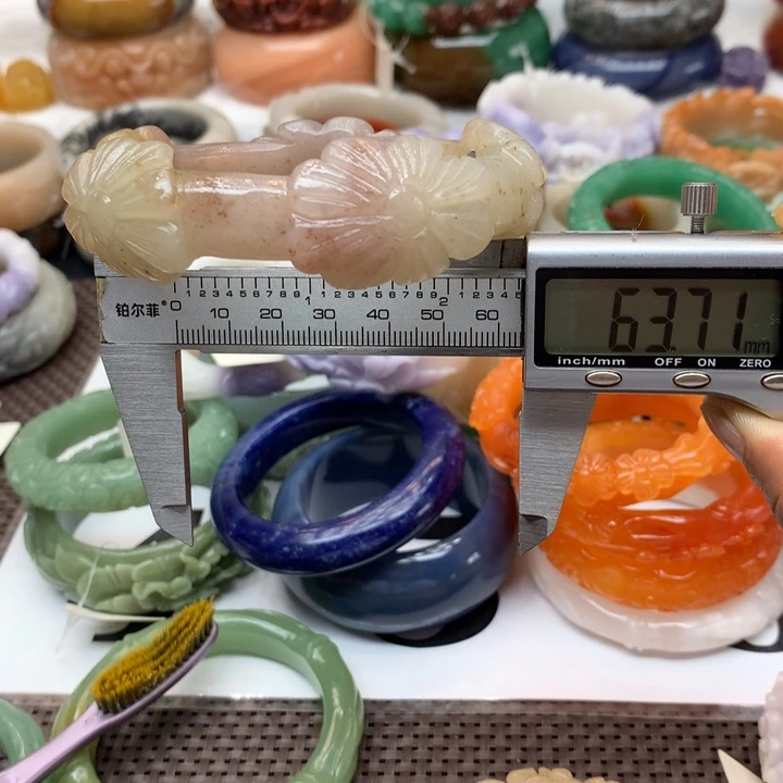 石英质玉手镯未镶嵌