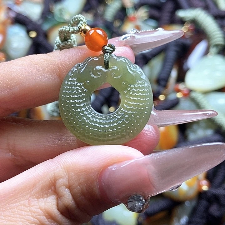 和田玉颈饰未镶嵌