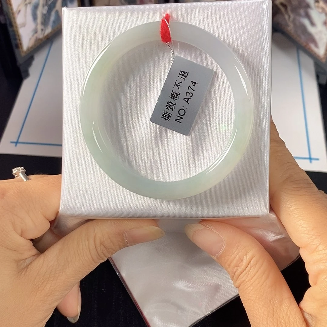 翡翠未镶嵌手镯（圆镯）50