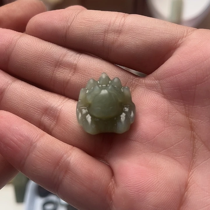 颈饰未镶嵌和田玉九尾狐