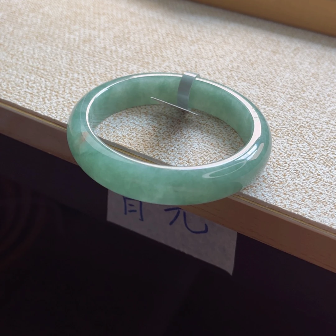 翡翠手镯未镶嵌手镯
