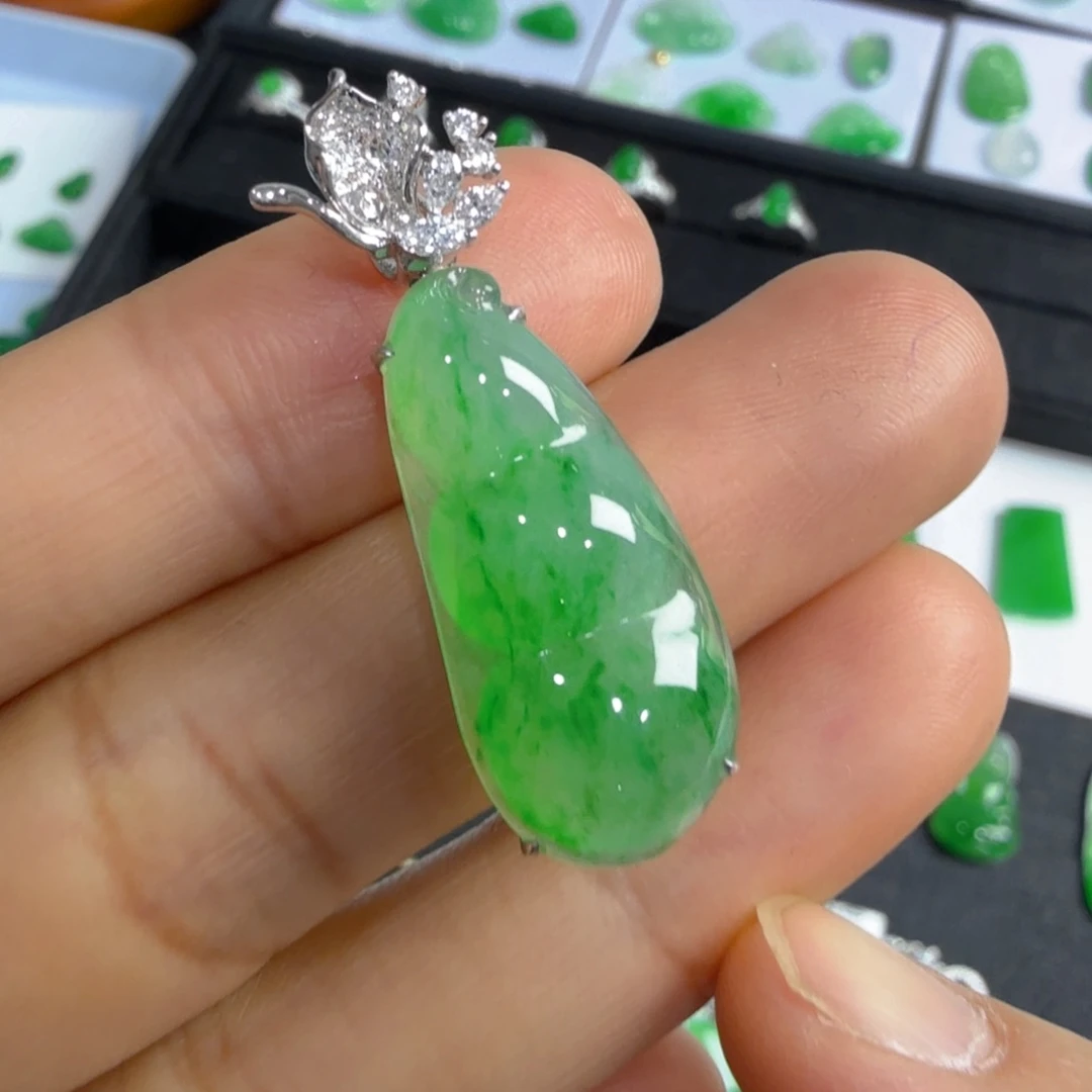 翡翠颈饰18K金镶嵌福豆