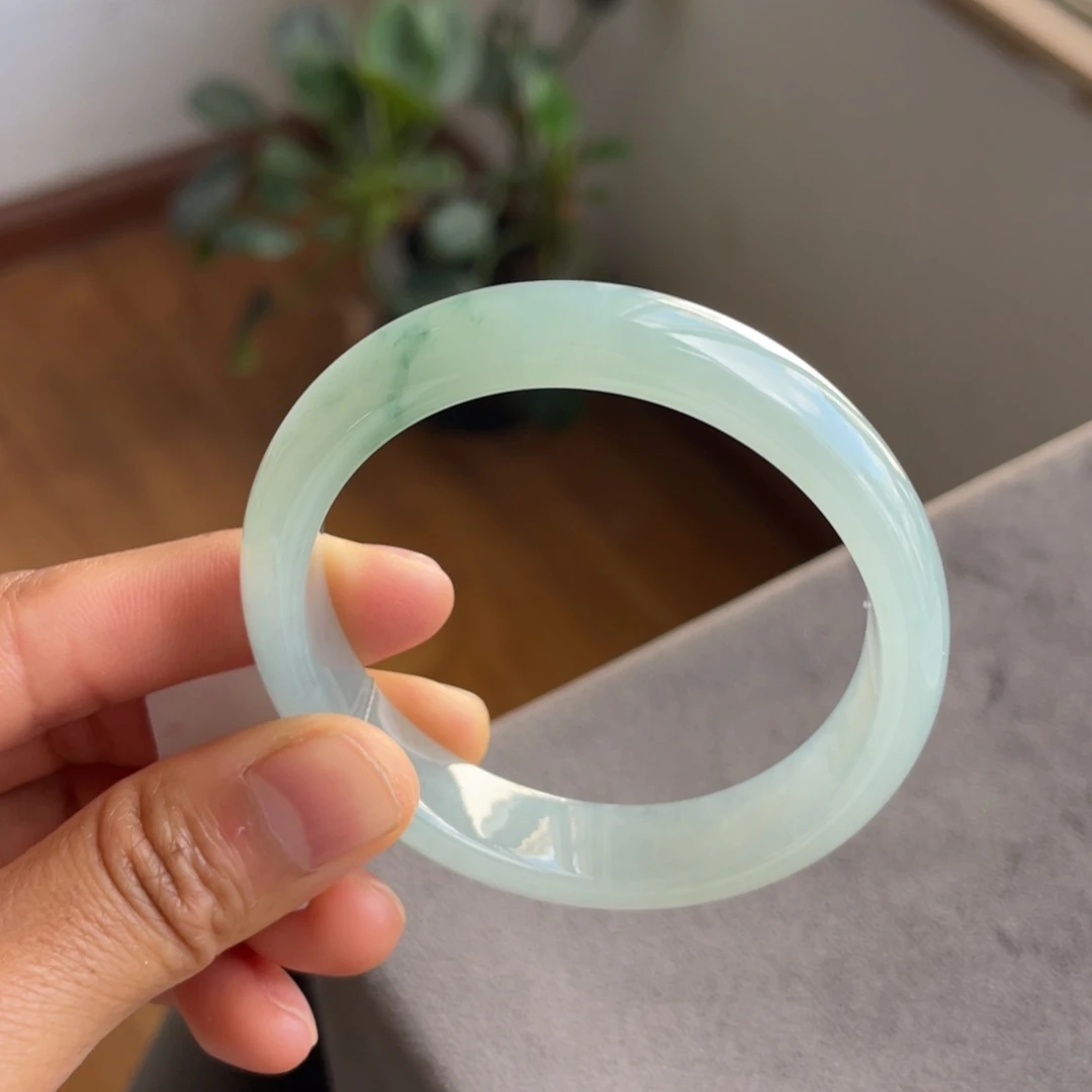 翡翠未镶嵌手镯飘花贵妃