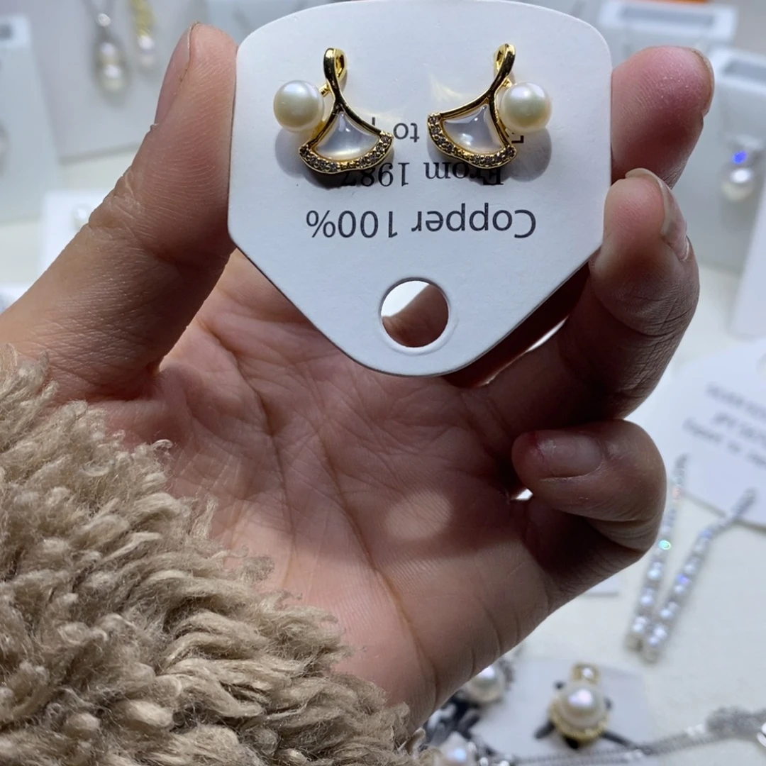 淡水珍珠耳饰未镶嵌