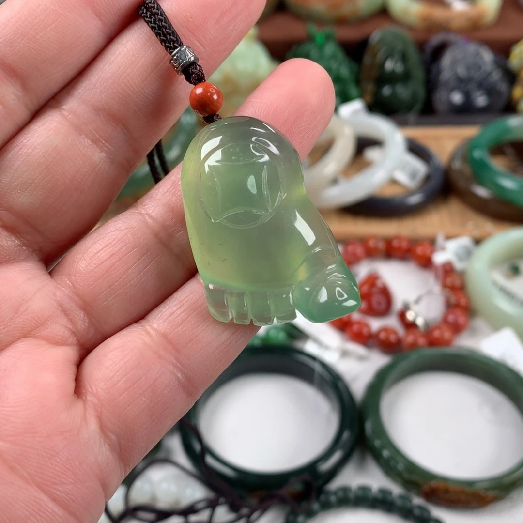 岫玉颈饰未镶嵌吊坠