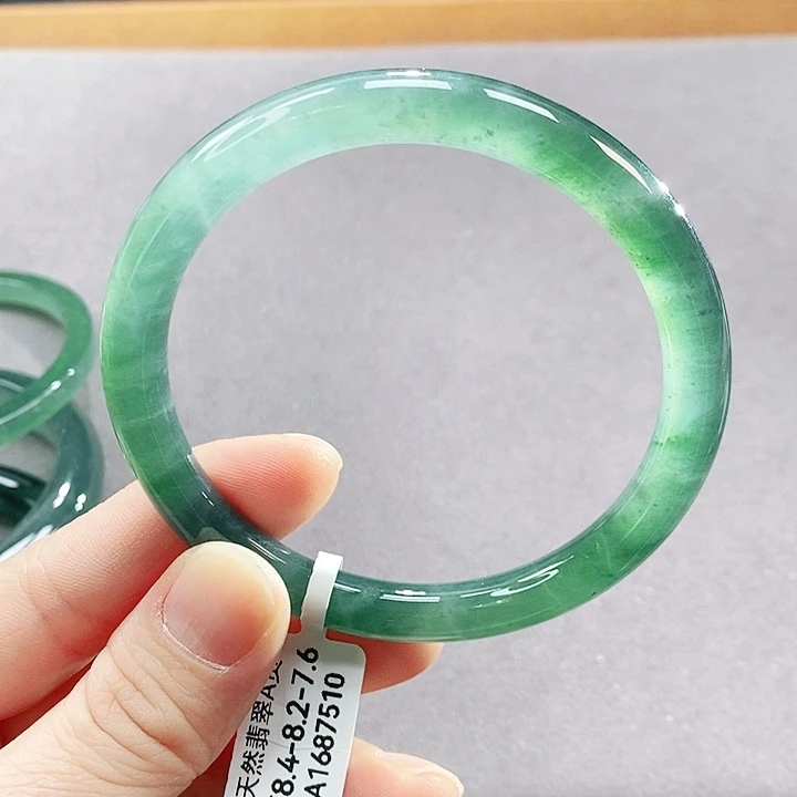 翡翠未镶嵌手镯（圆镯）