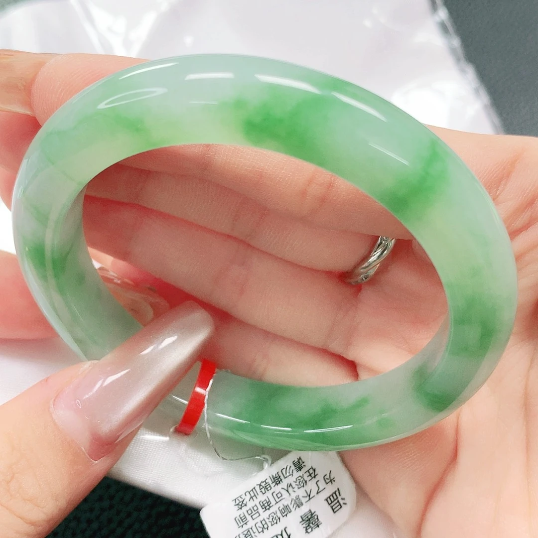 翡翠手镯未镶嵌54圈