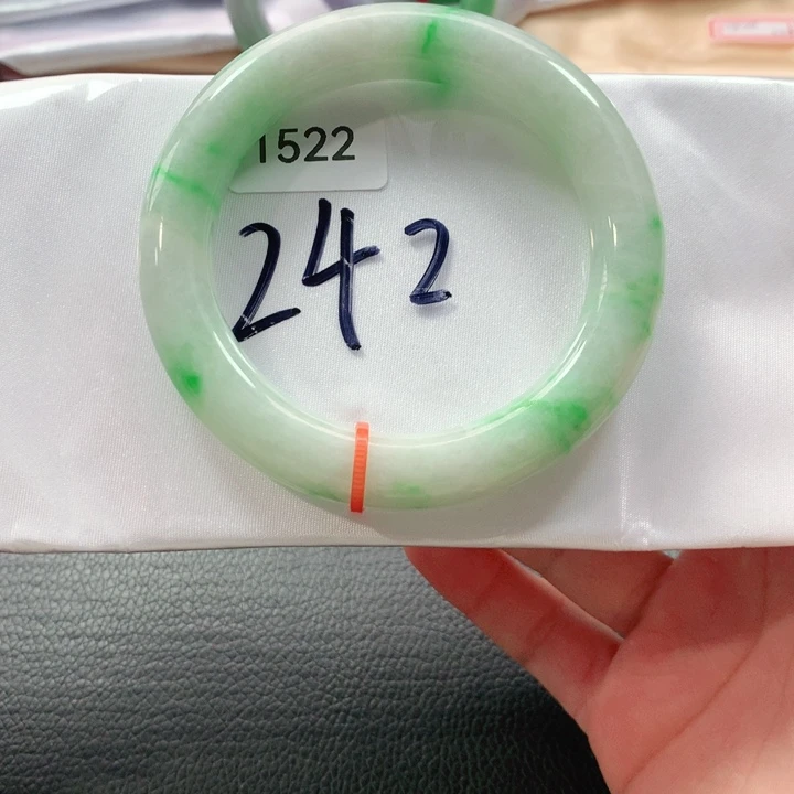 翡翠手镯未镶嵌天然翡翠手镯