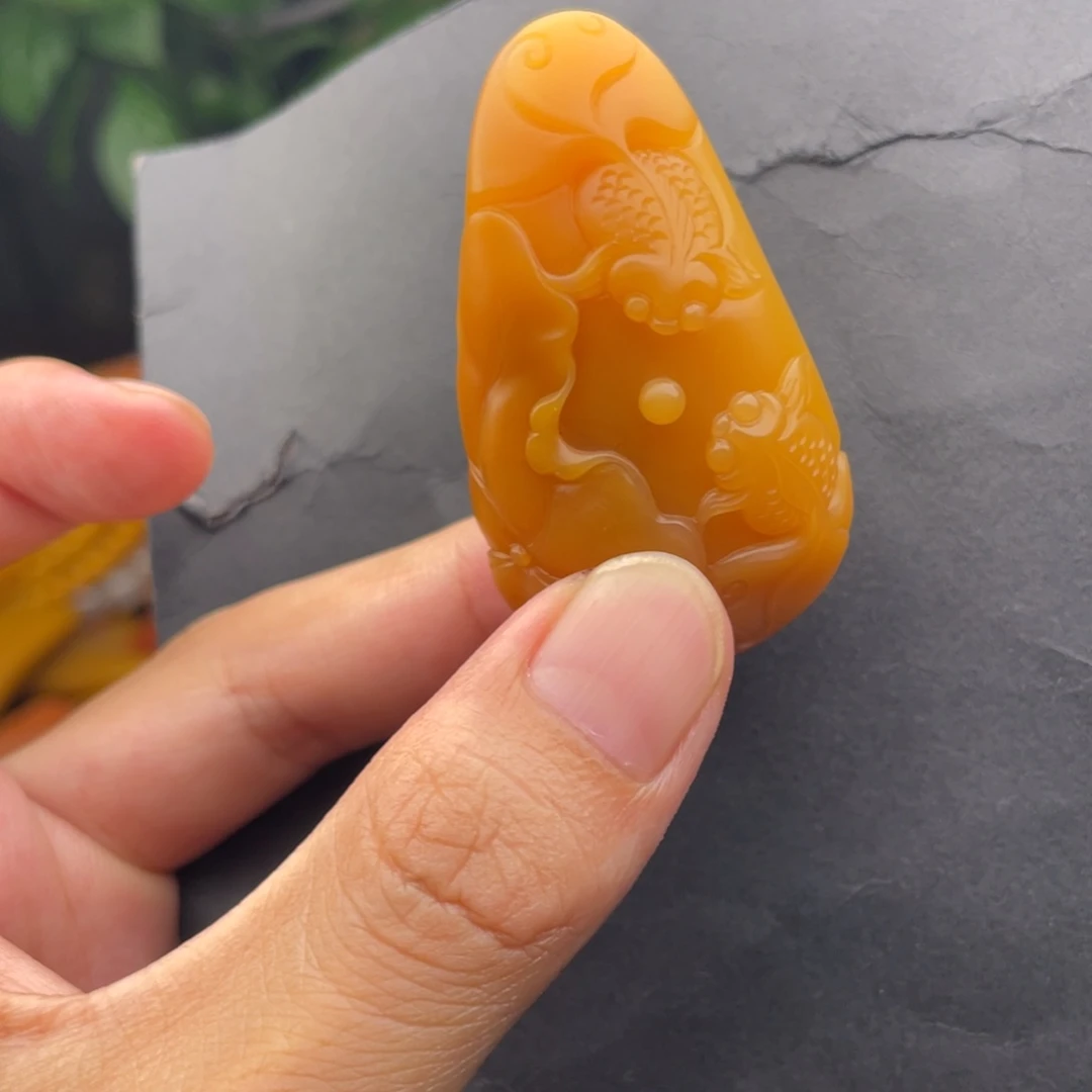 牛***6石英质玉黄蜡石挂件未镶嵌
