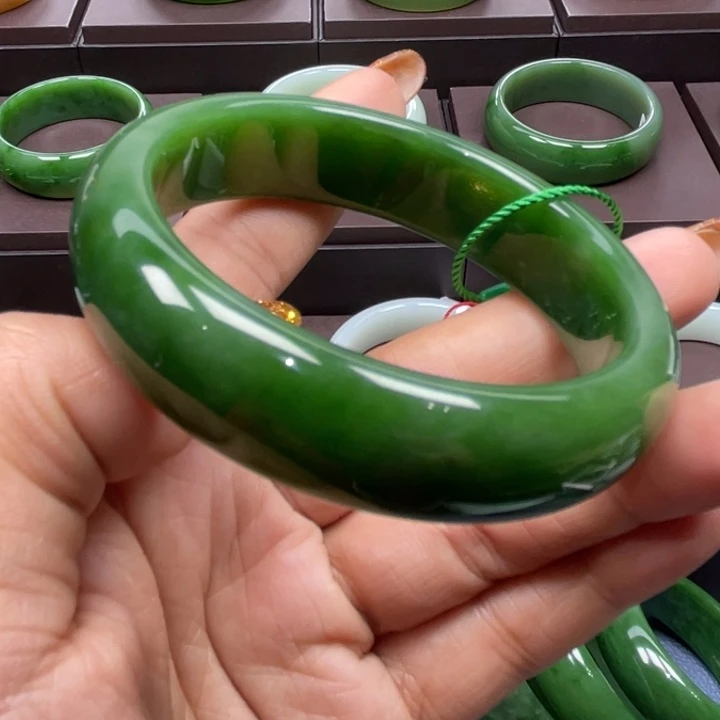 和田玉（碧玉）未镶嵌手镯