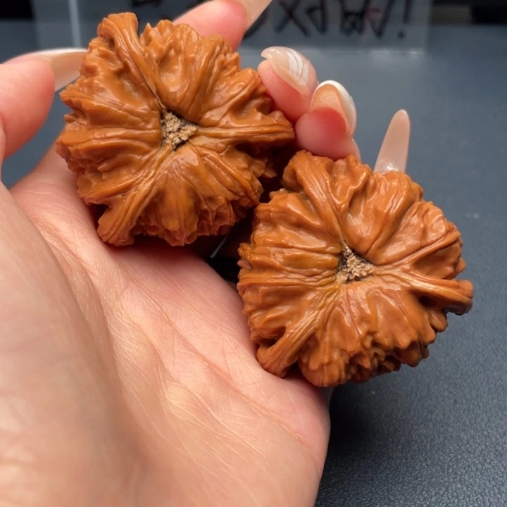 空***e文玩核桃吊坠白狮子