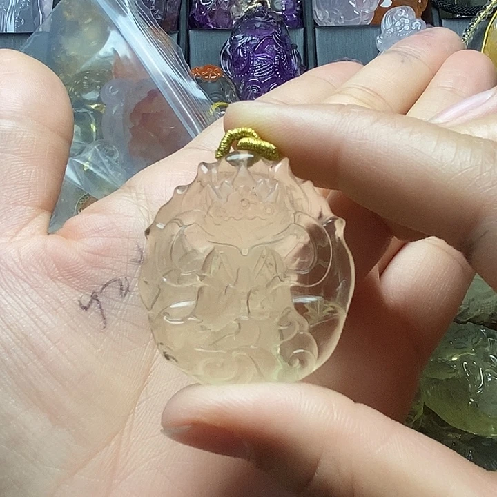 未镶嵌颈饰水晶七*饱水晶吊坠