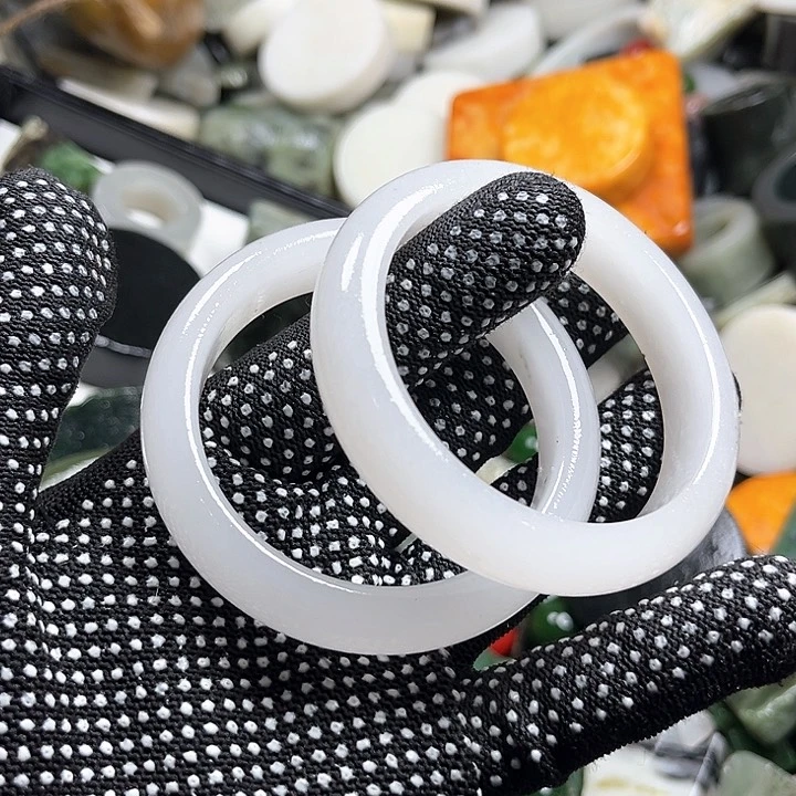 和田玉（糖玉）和田玉边角料9K金镶嵌果***咪