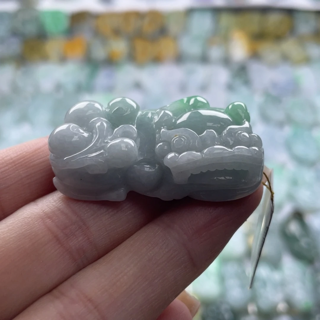 翡翠未镶嵌颈饰貔貅