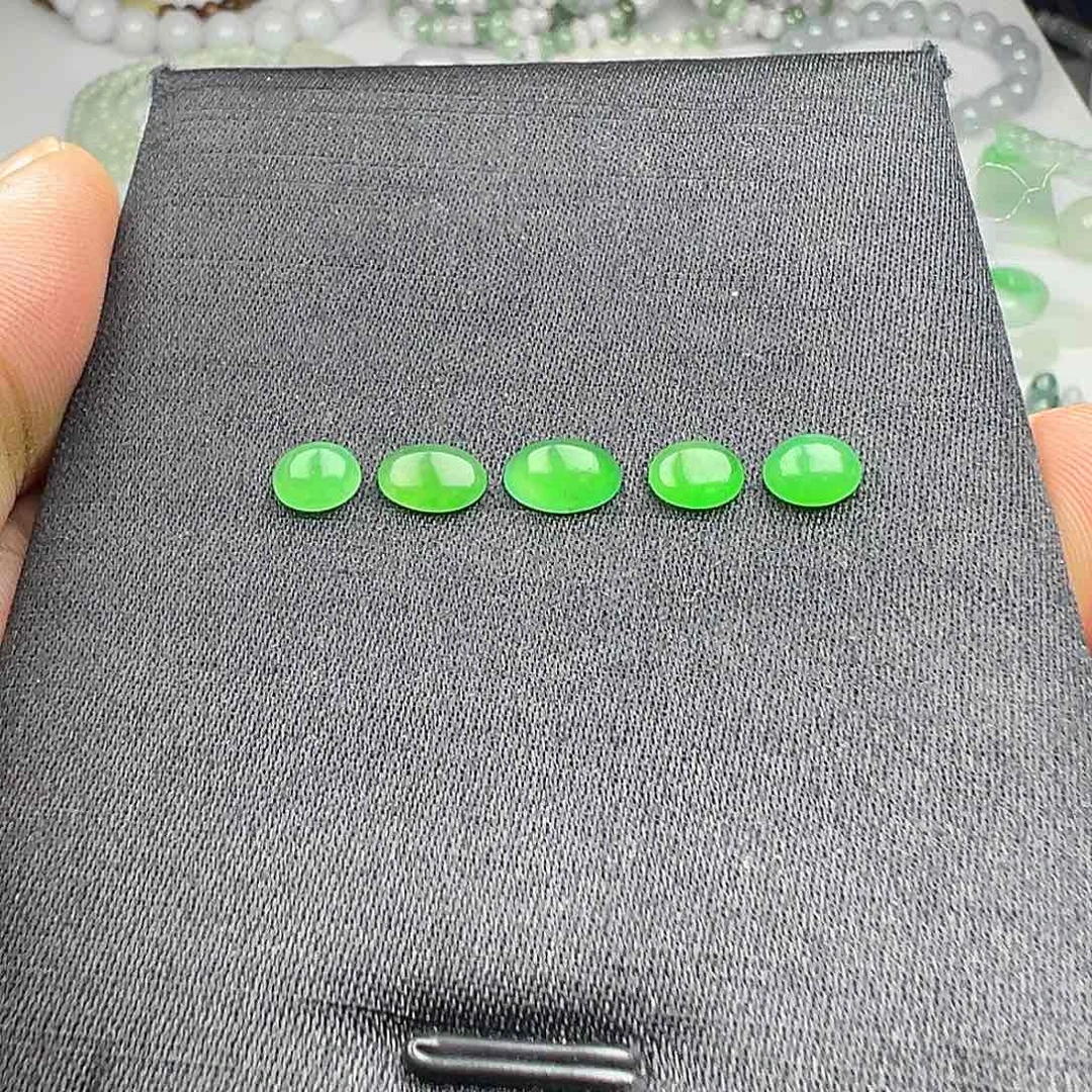 翡翠裸石大****天然翡翠
