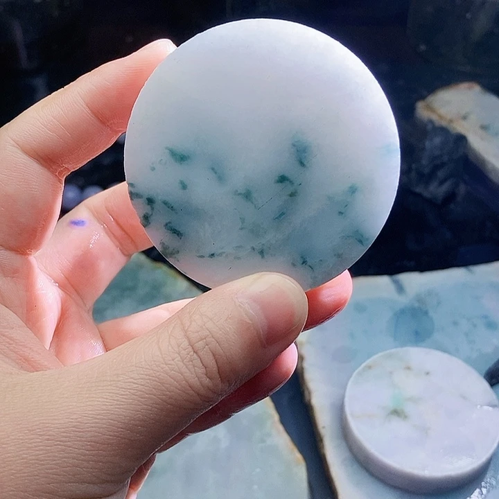 翡翠未镶嵌颈饰毛料22