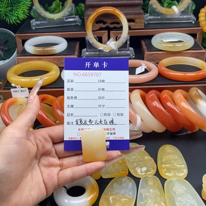 石英质玉（黄龙玉）未镶嵌颈饰59707