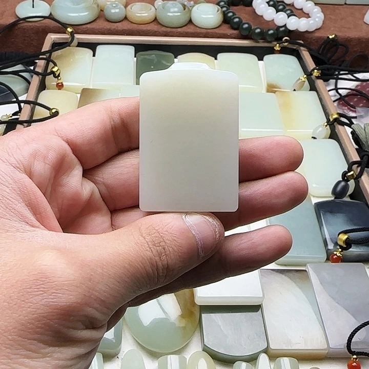 末***吧和田玉未镶嵌颈饰