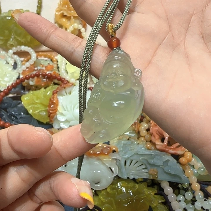 未镶嵌蛇纹石玉吊坠