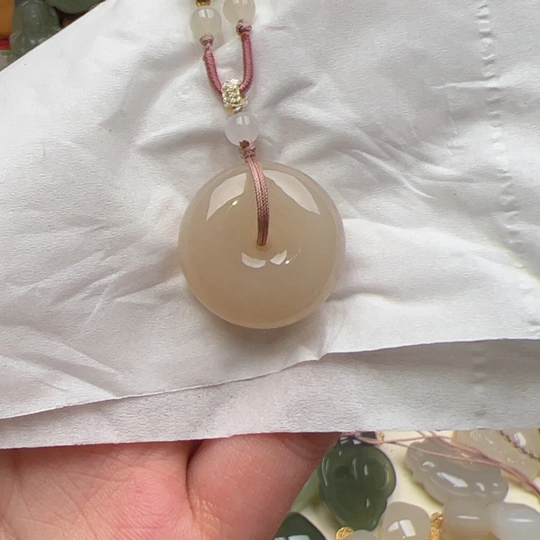 和田玉颈饰未镶嵌卡*布