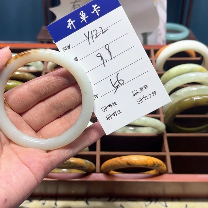 蛇纹石玉手镯未镶嵌映**然