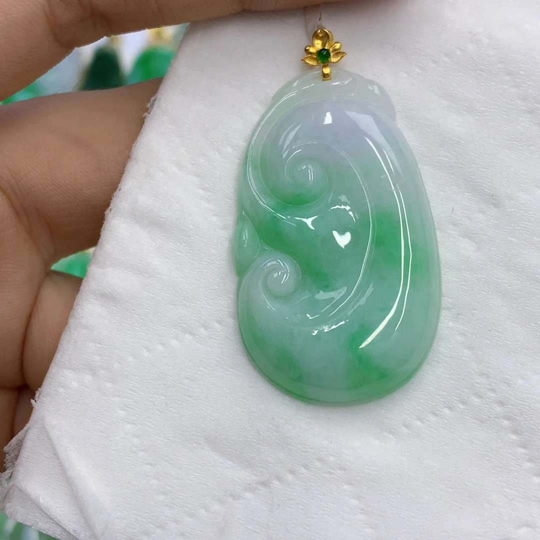 华***璃翡翠18K金镶嵌颈饰