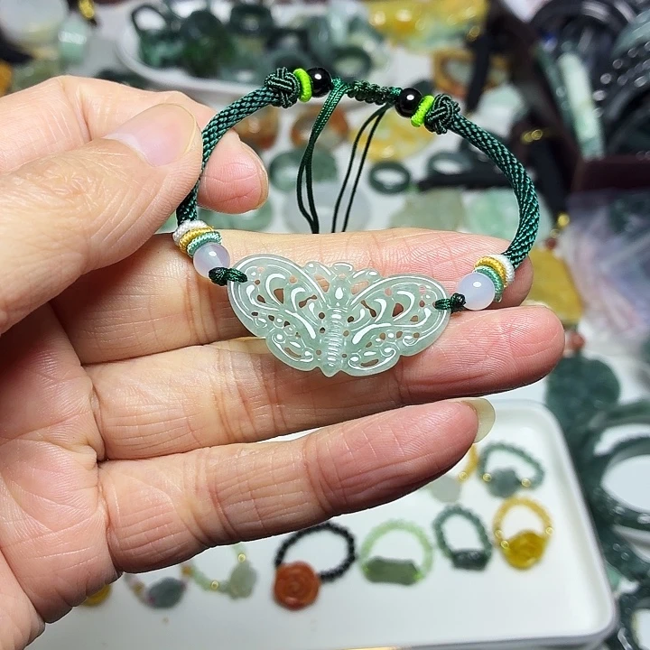翡翠未镶嵌手镯蝴蝶