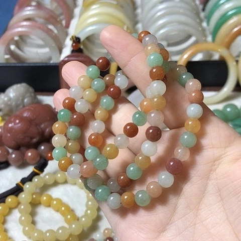 颈饰未镶嵌石英质玉