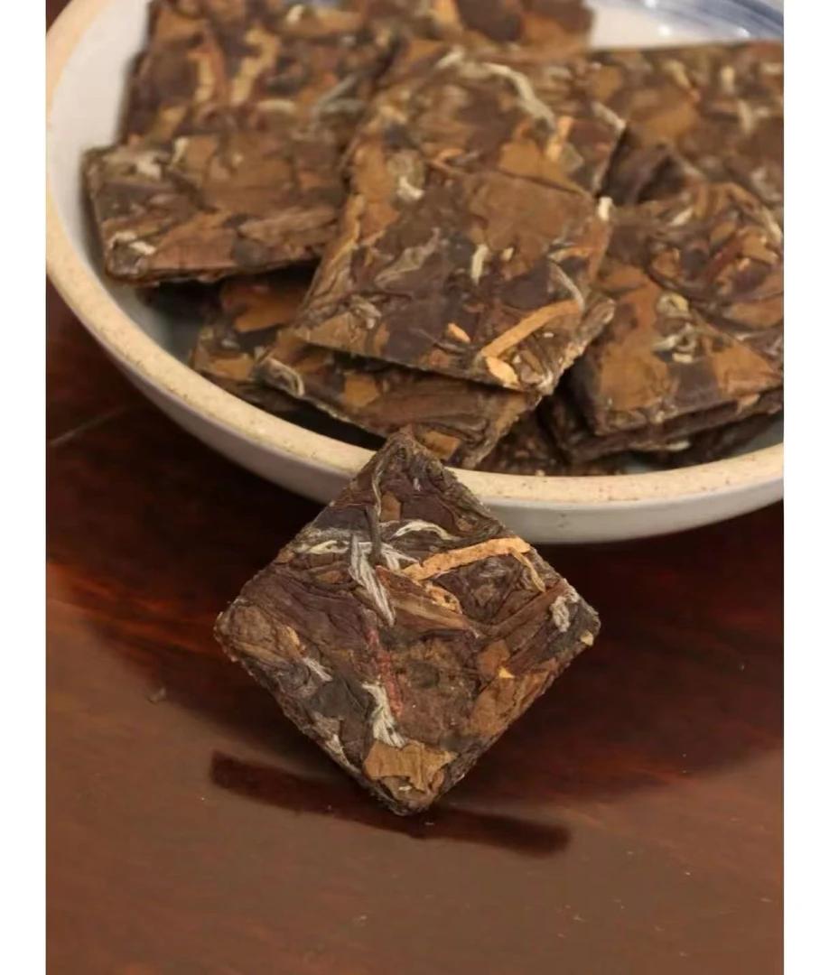 普洱茶  邦东黑大叶  9月9日（73号）  白茶砖