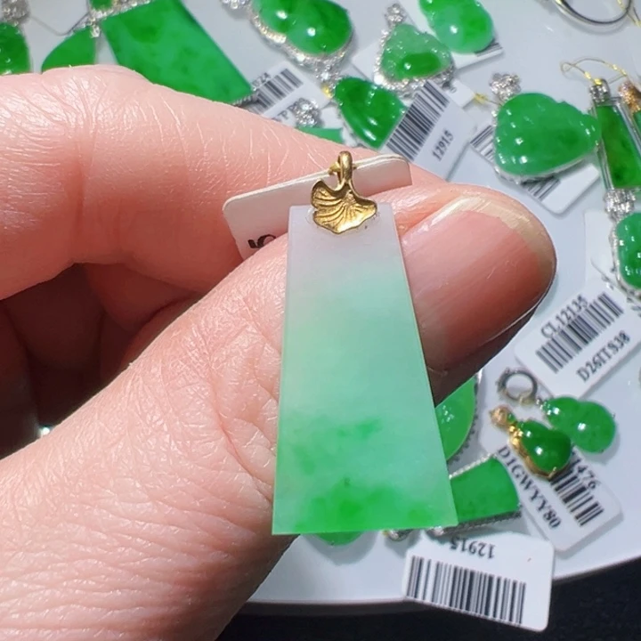 颈饰18K金镶嵌翡翠